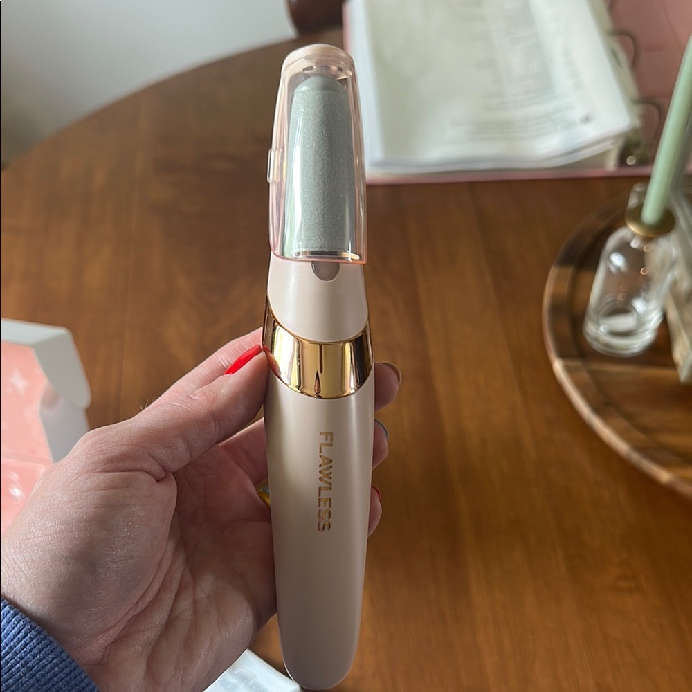 FLAWLESS Gold and Cream Skincare Tool; comes with charging cord